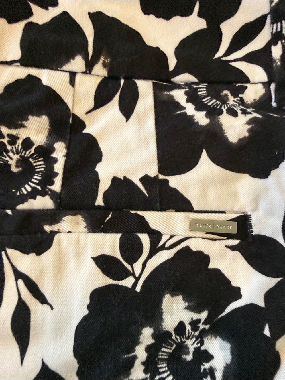 White House Black Market Black & White Floral  Shorts - Picture 4 of 6